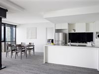 2 Bedroom Ocean Spa Apartment - Mantra Circle on Cavill Surfers Paradise